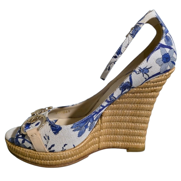 Gucci Canvas Horsebit Ankle Strap Wedge Sandals in Blue/White Floral Size 7.5 - Picture 6 of 9